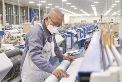 新疆德永佳紡織工人奮戰(zhàn)一線，全力保障生產